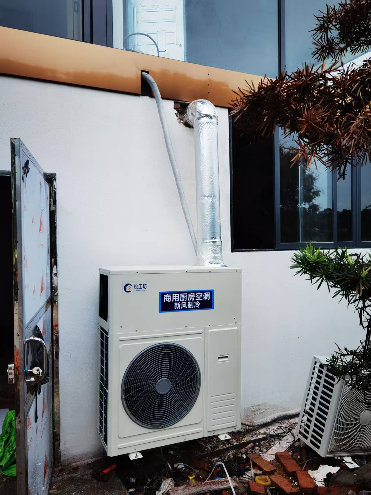 厨房温度太高怎么办?3种有效降温方案